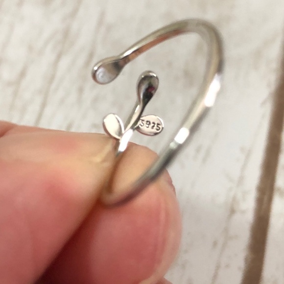 925 Sterling Silver LEAVES Adjustable Ring Minimalist - Picture 8 of 9